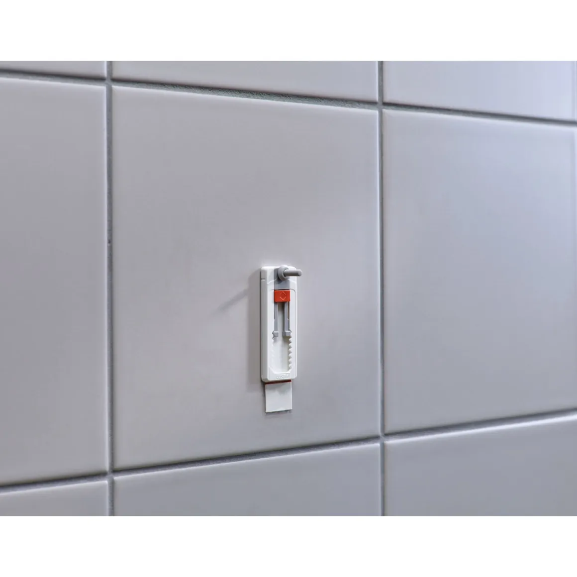 Tesa Klebeschraube für Fliesen verstellbar 2 Stück Traglast 2 x 3 kg