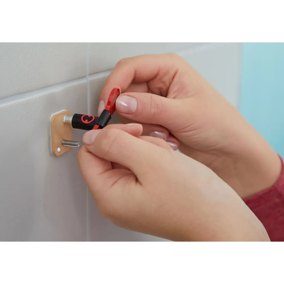 Tesa Klebeschraube für Mauerwerk viereckig 2 Stück Traglast 2 x 2,5 kg