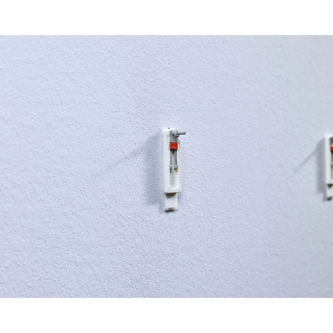 Tesa Klebeschraube für Tapete und Putz verstellbar 2 Stück Traglast 2 x 1 kg